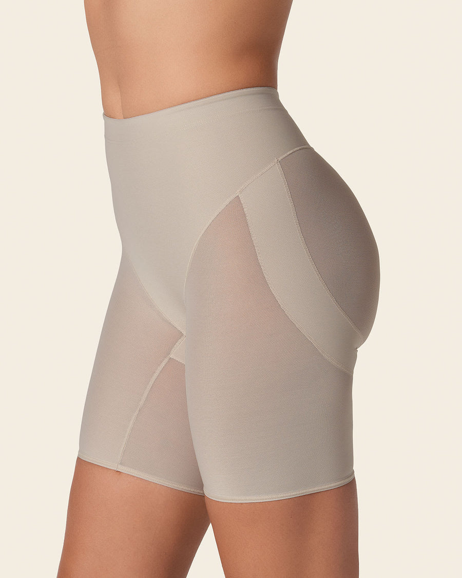 Short levanta glúteos de control en abdomen