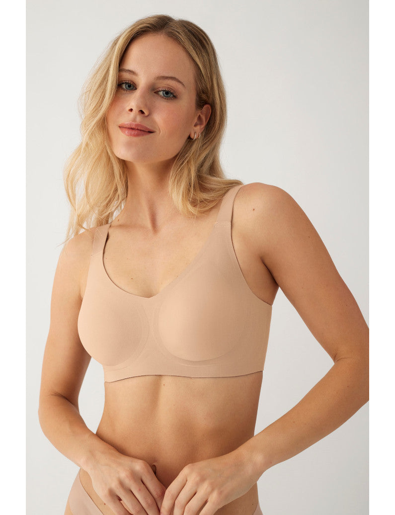 SUJETADOR PREHORMADO CON COPA FOAM EXTRAÍBLE SIN ARO W1971